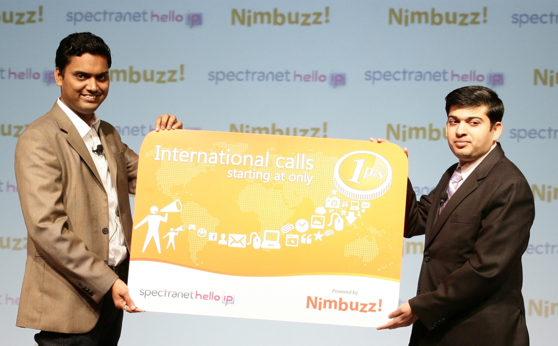 (L - R) - Vikas Saxena, CEO Nimbuzz and Udit Mehrotra, CEO, Spectranet launched Spectranet hello ip, India's first low-cost international calling platform, powered by Nimbuzz