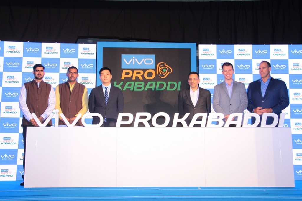 L-R (Anup Kumar, Rahul Chaudhari, Sanjay Gupta, Managing Director, Star India, Kent Cheng, CEO, VIVO India, Brett Lee, Mathew Hayden)